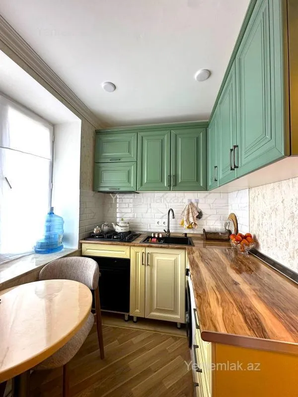 Satılır 2 otaqlı köhnə tikili 50 m²