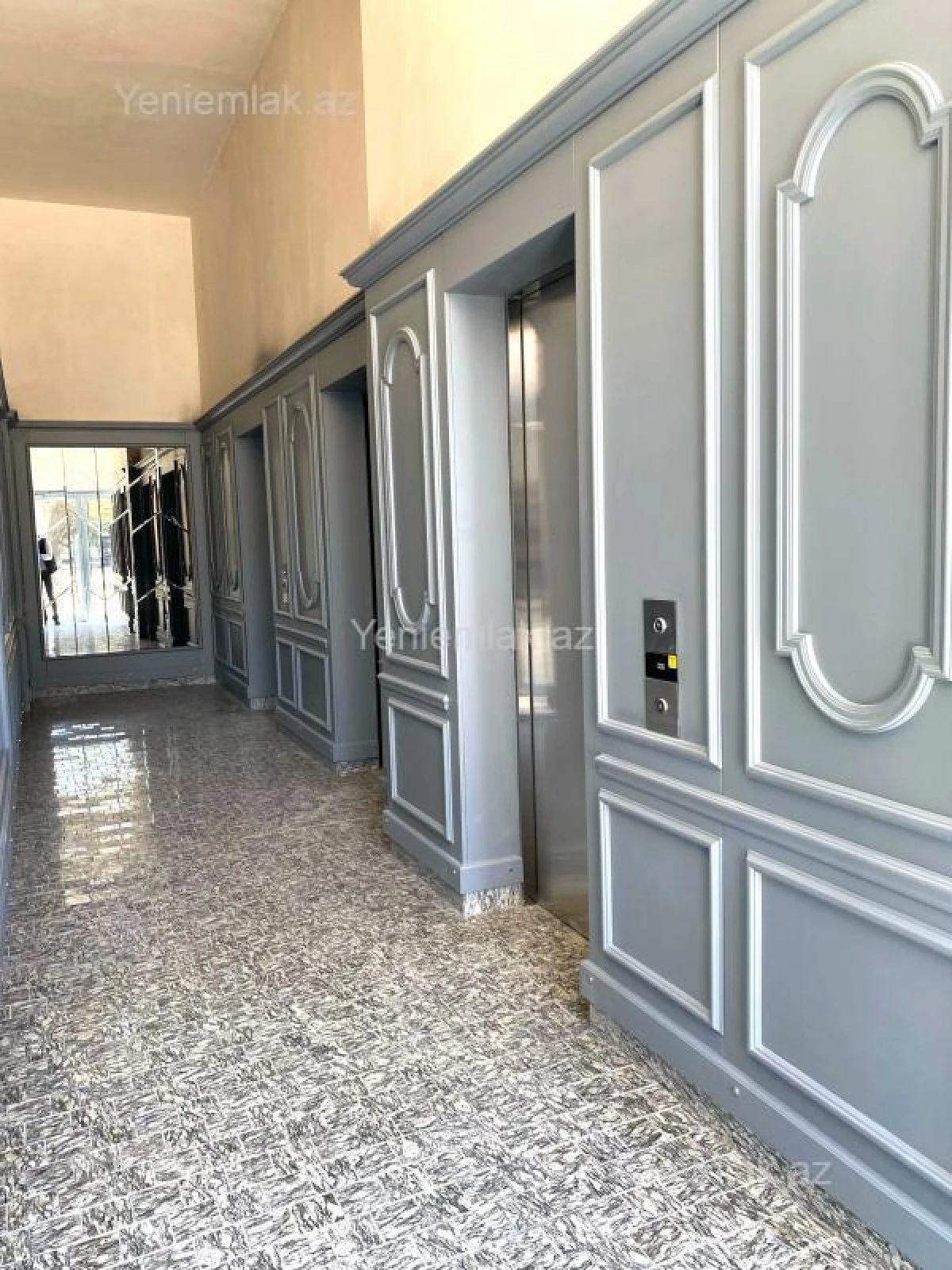Satılır 4 otaqlı yeni tikili 250 m²