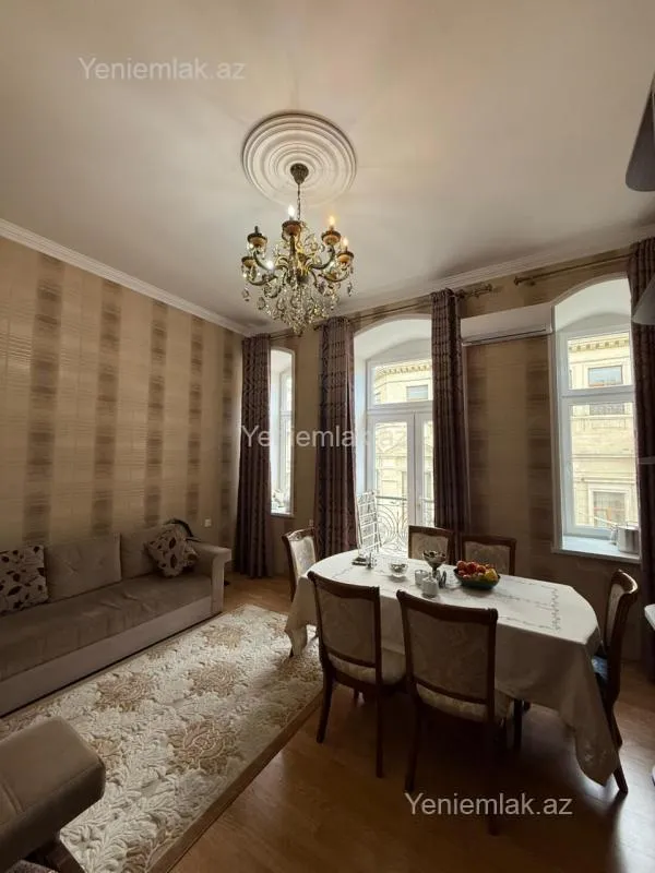 Satılır 1 otaqlı köhnə tikili 35 m²