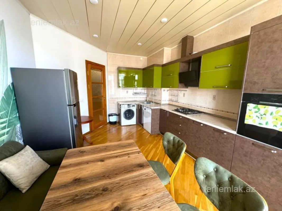 Satılır 3 otaqlı yeni tikili 165 m²