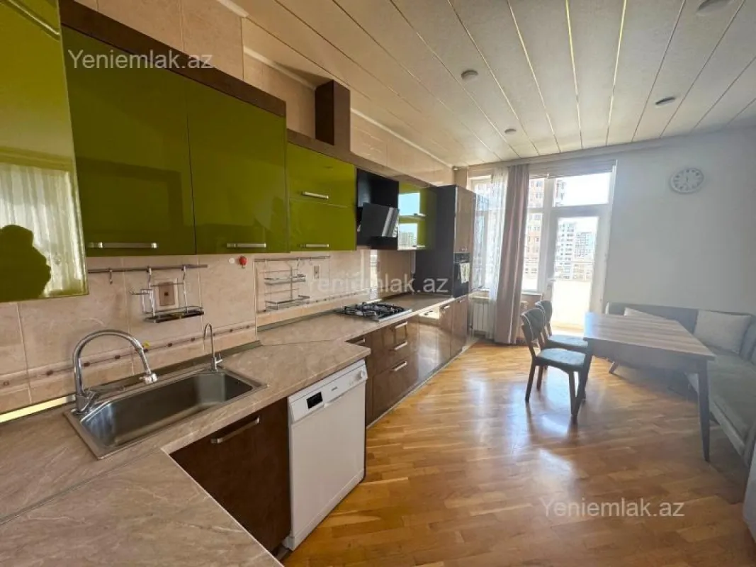 Satılır 3 otaqlı yeni tikili 165 m²