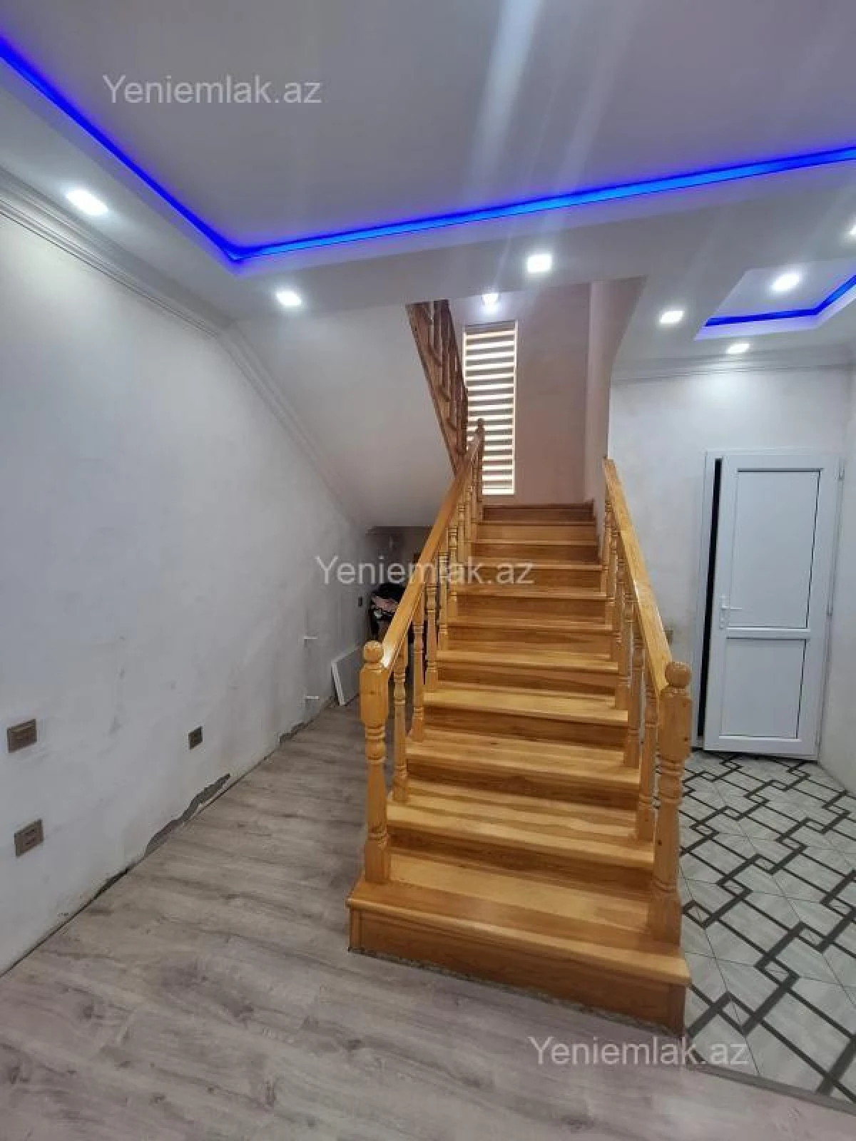 Satılır 7 otaqlı həyət evi 400 m²