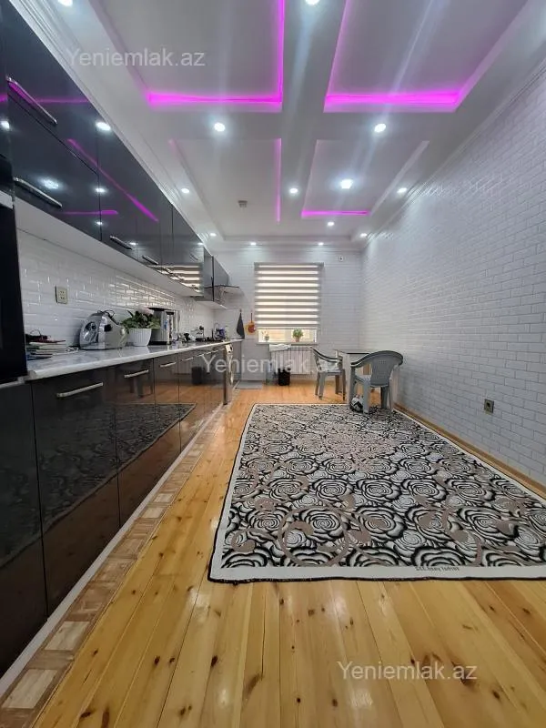 Satılır 7 otaqlı həyət evi 400 m²