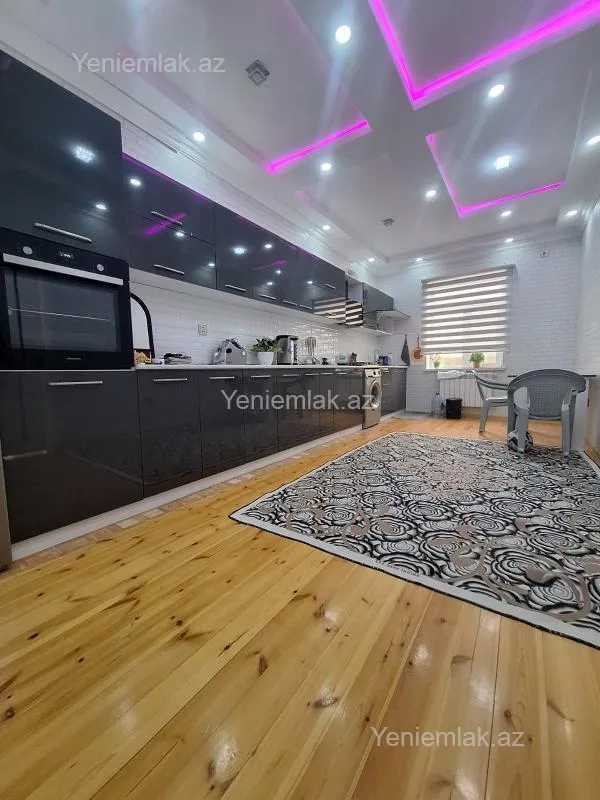 Satılır 7 otaqlı həyət evi 400 m²