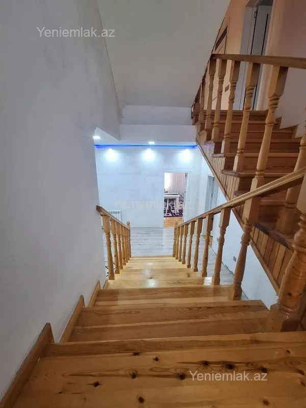 Satılır 7 otaqlı həyət evi 400 m²