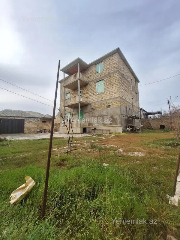 Satılır 7 otaqlı həyət evi 400 m²