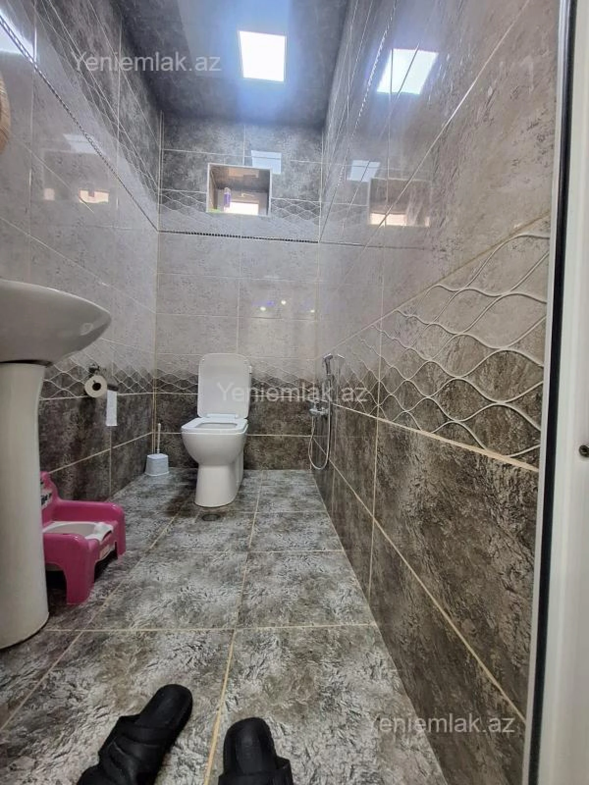 Satılır 7 otaqlı həyət evi 400 m²