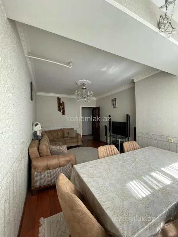 Satılır 4 otaqlı köhnə tikili 120 m²