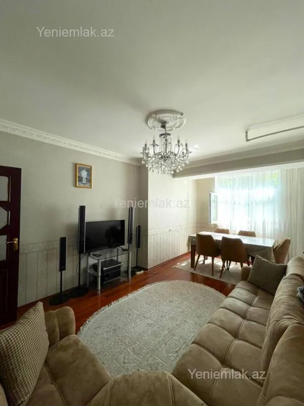 Satılır 4 otaqlı köhnə tikili 120 m²