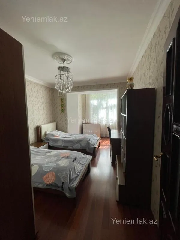 Satılır 4 otaqlı köhnə tikili 120 m²