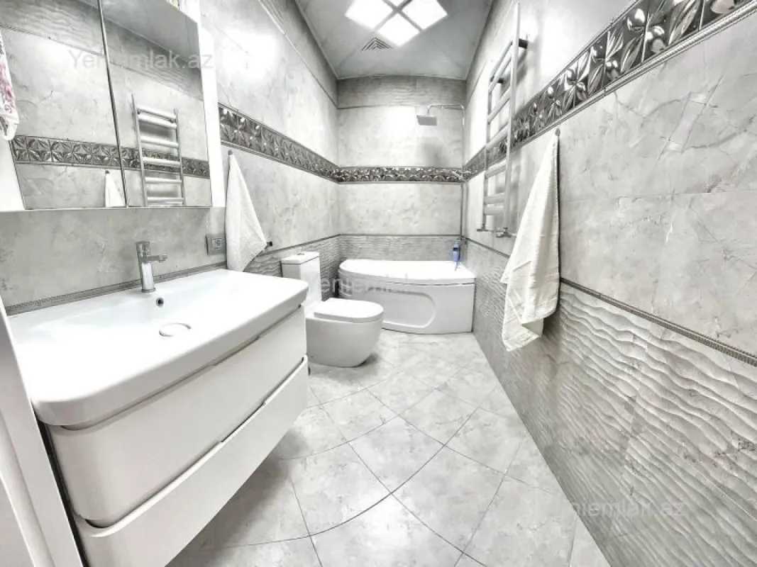 Satılır 4 otaqlı yeni tikili 175 m²