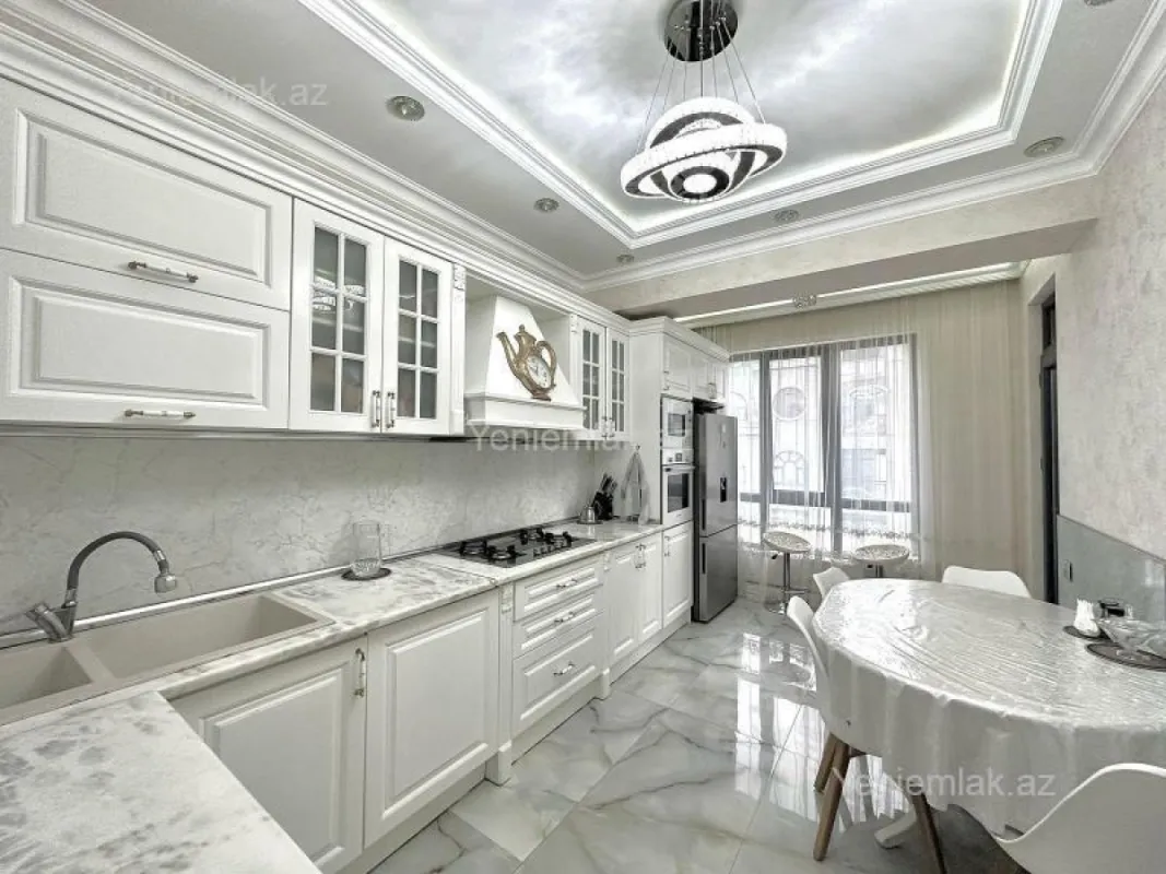 Satılır 4 otaqlı yeni tikili 175 m²