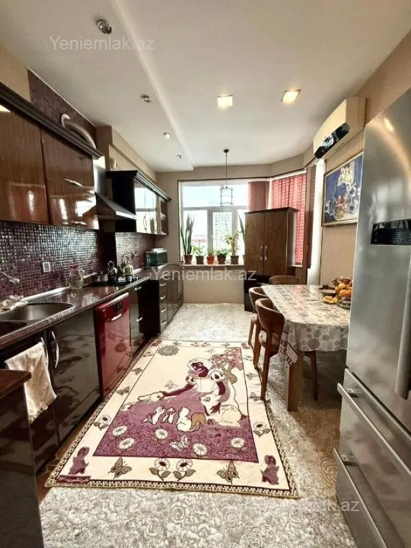 Satılır 3 otaqlı yeni tikili 120 m²