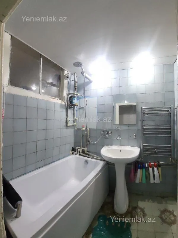 Satılır 2 otaqlı köhnə tikili 60 m²
