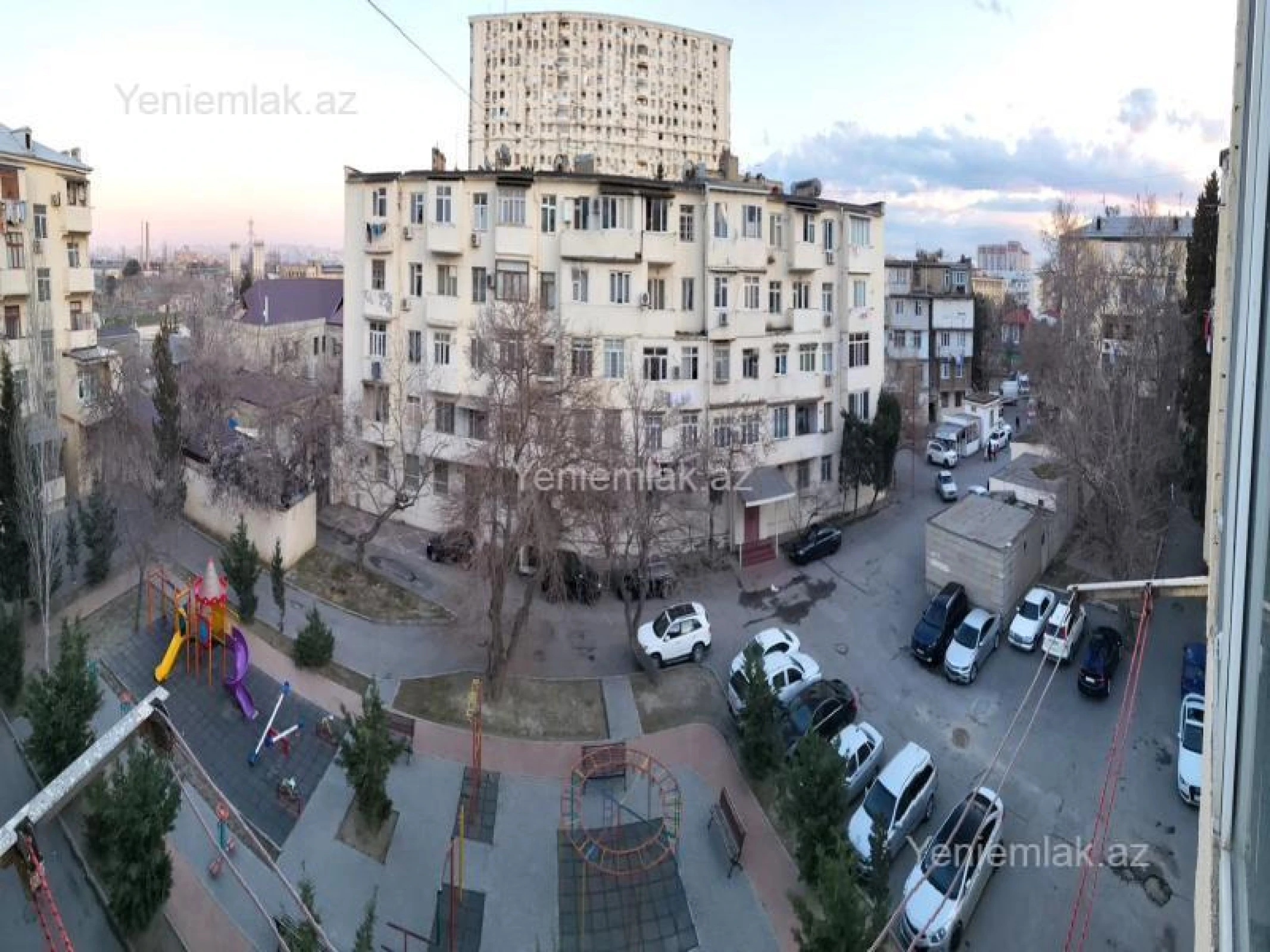 Satılır 2 otaqlı köhnə tikili 60 m²