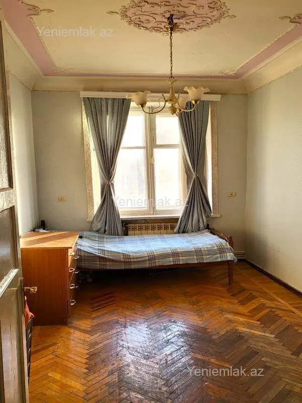 Satılır 2 otaqlı köhnə tikili 60 m²