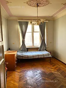 Satılır 2 otaqlı köhnə tikili 60 m²