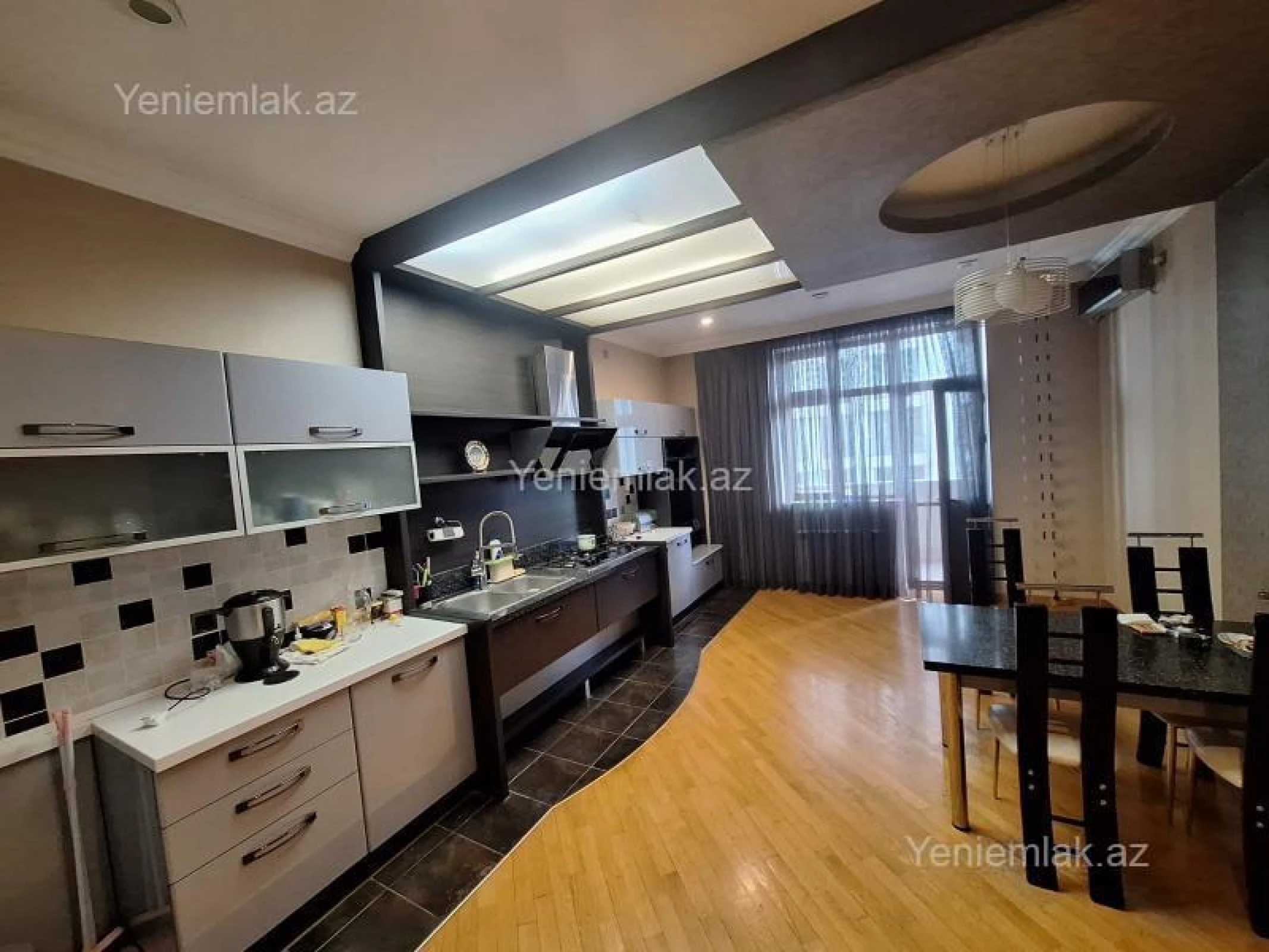 Satılır 4 otaqlı yeni tikili 240 m²