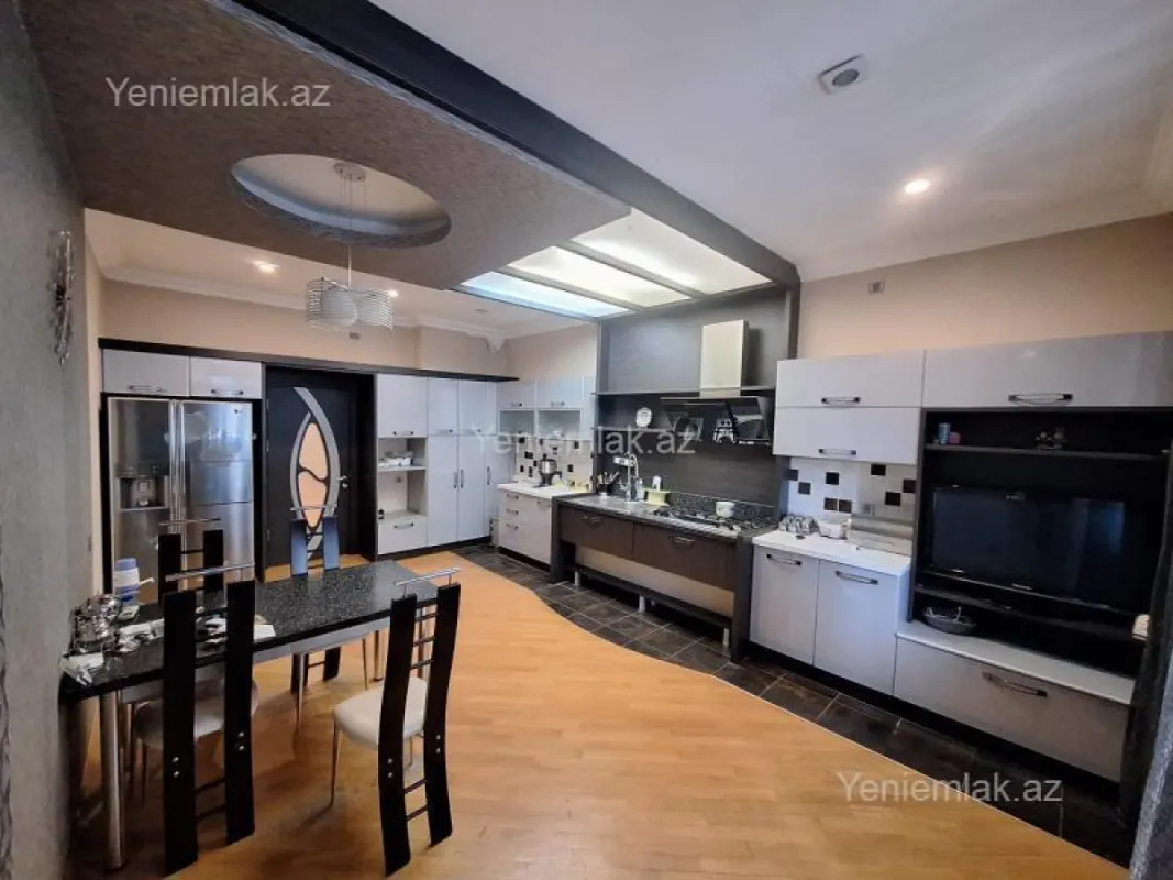 Satılır 4 otaqlı yeni tikili 240 m²