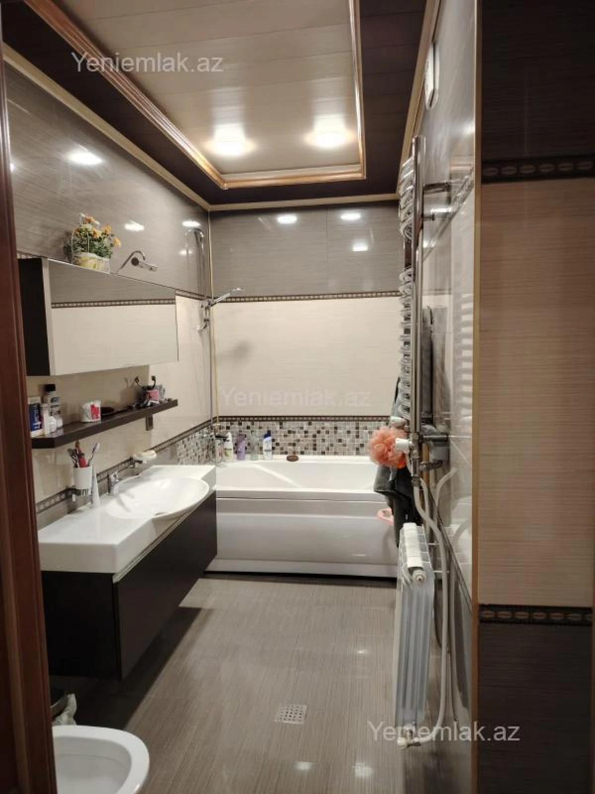 Satılır 4 otaqlı yeni tikili 240 m²