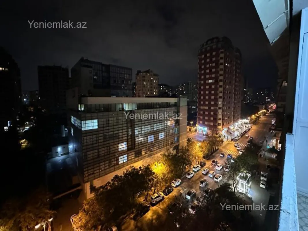 Satılır 4 otaqlı köhnə tikili 110 m²