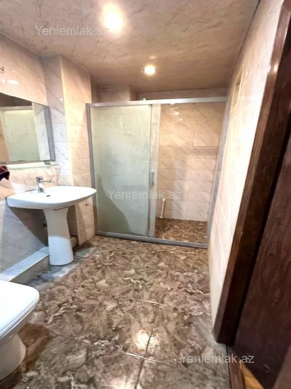 Satılır 4 otaqlı köhnə tikili 110 m²