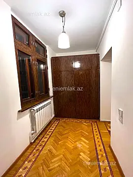 Satılır 4 otaqlı köhnə tikili 110 m²