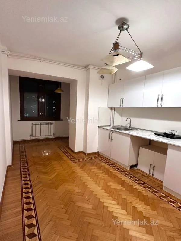 Satılır 4 otaqlı köhnə tikili 110 m²