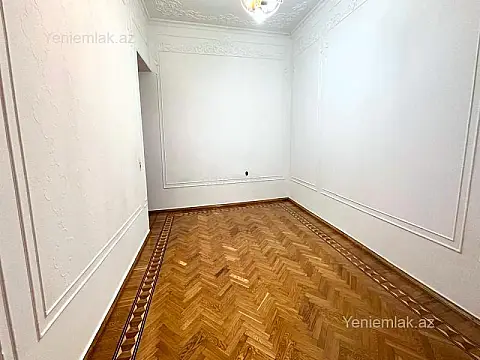 Satılır 4 otaqlı köhnə tikili 110 m²