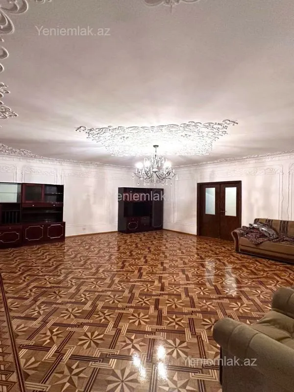 Satılır 4 otaqlı köhnə tikili 110 m²