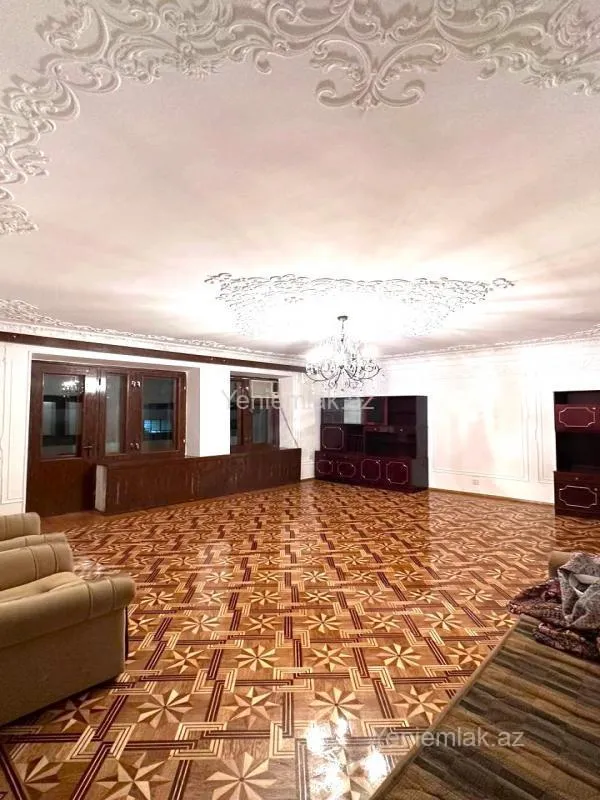 Satılır 4 otaqlı köhnə tikili 110 m²