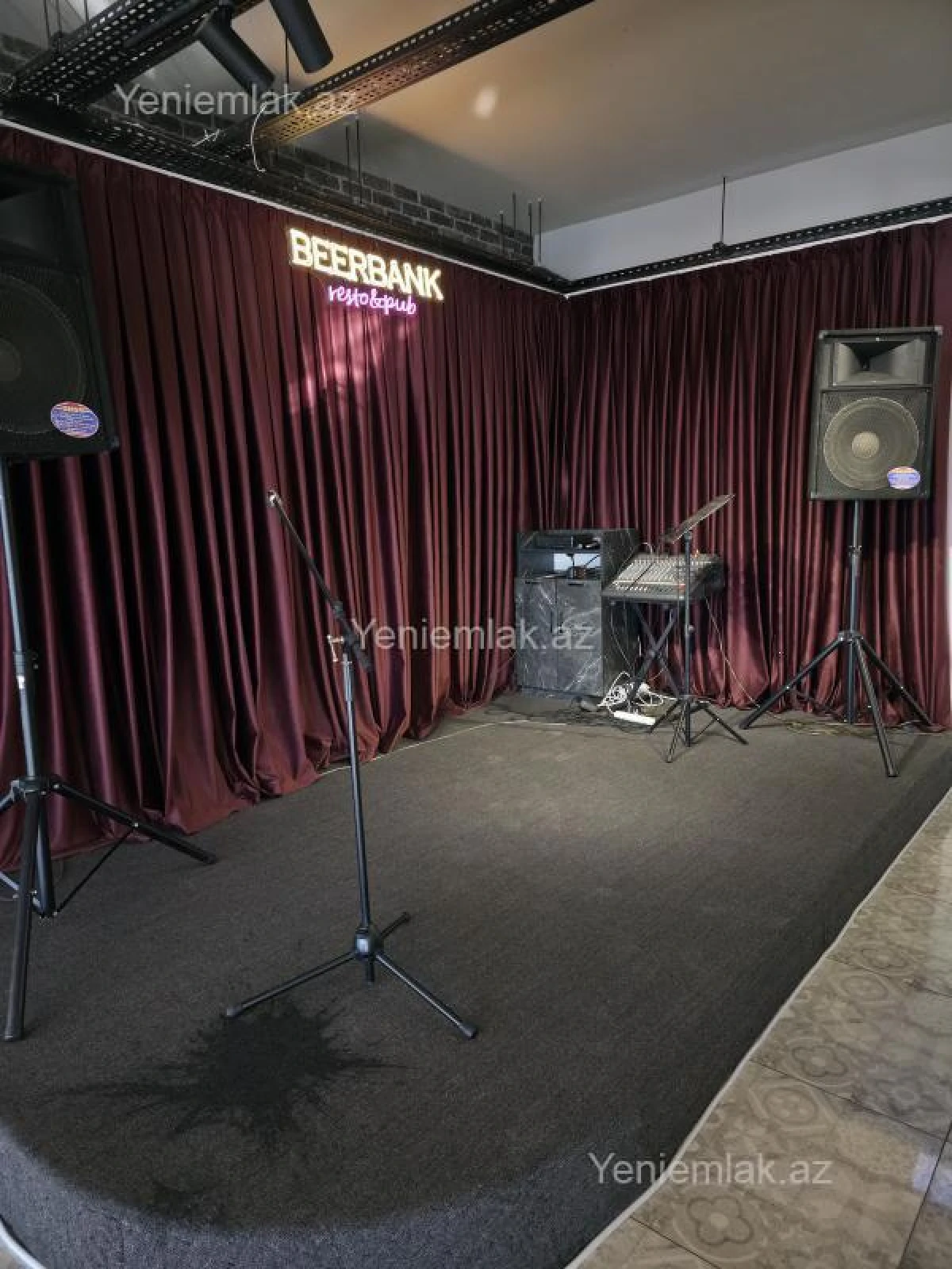 Satılır 15 otaqlı obyekt 3000 m²