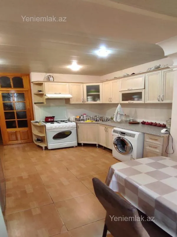 Satılır 4 otaqlı köhnə tikili 90 m²