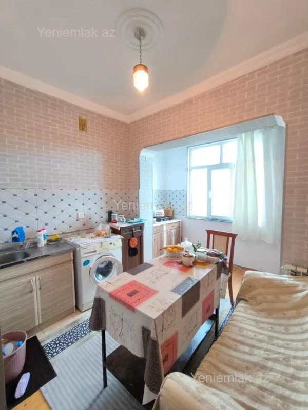 Satılır 2 otaqlı köhnə tikili 60 m²