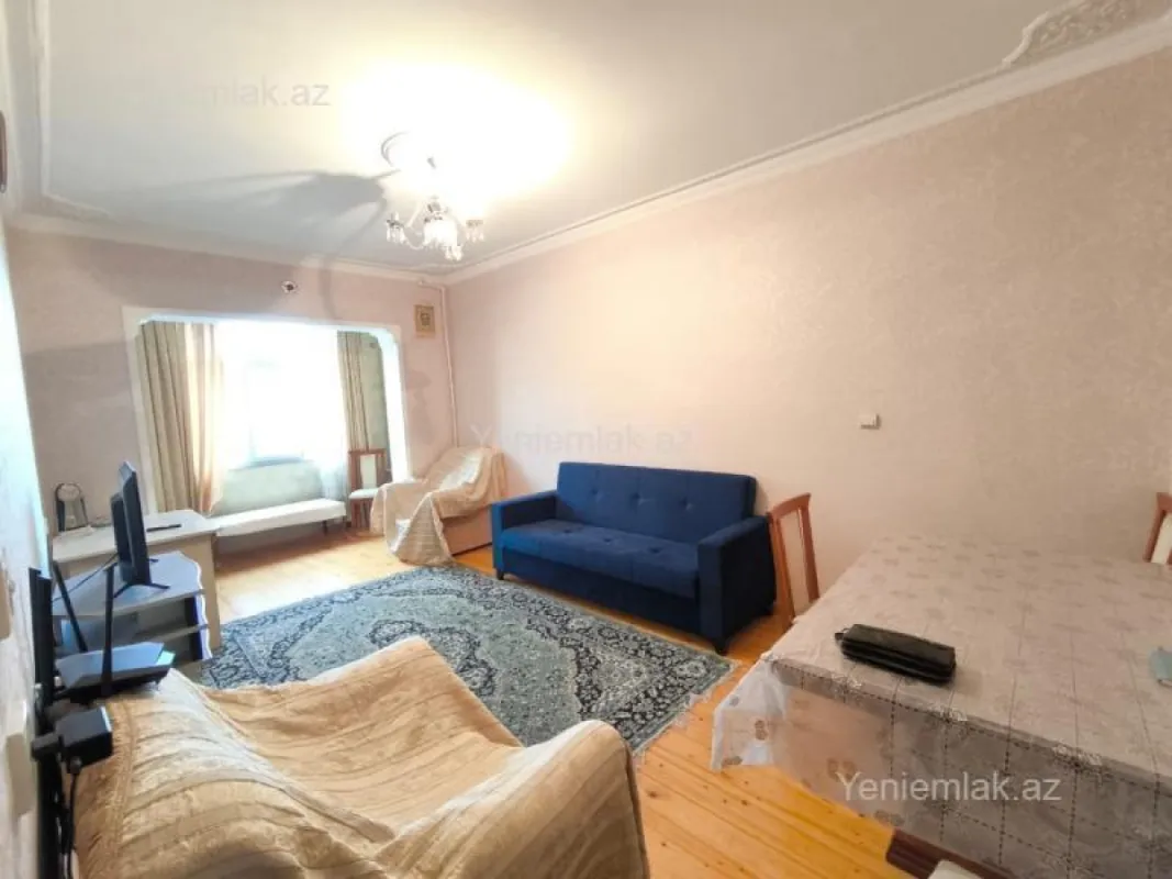 Satılır 2 otaqlı köhnə tikili 60 m²