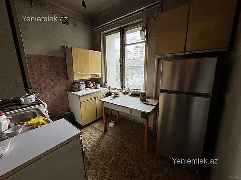 Satılır 2 otaqlı köhnə tikili 65 m²