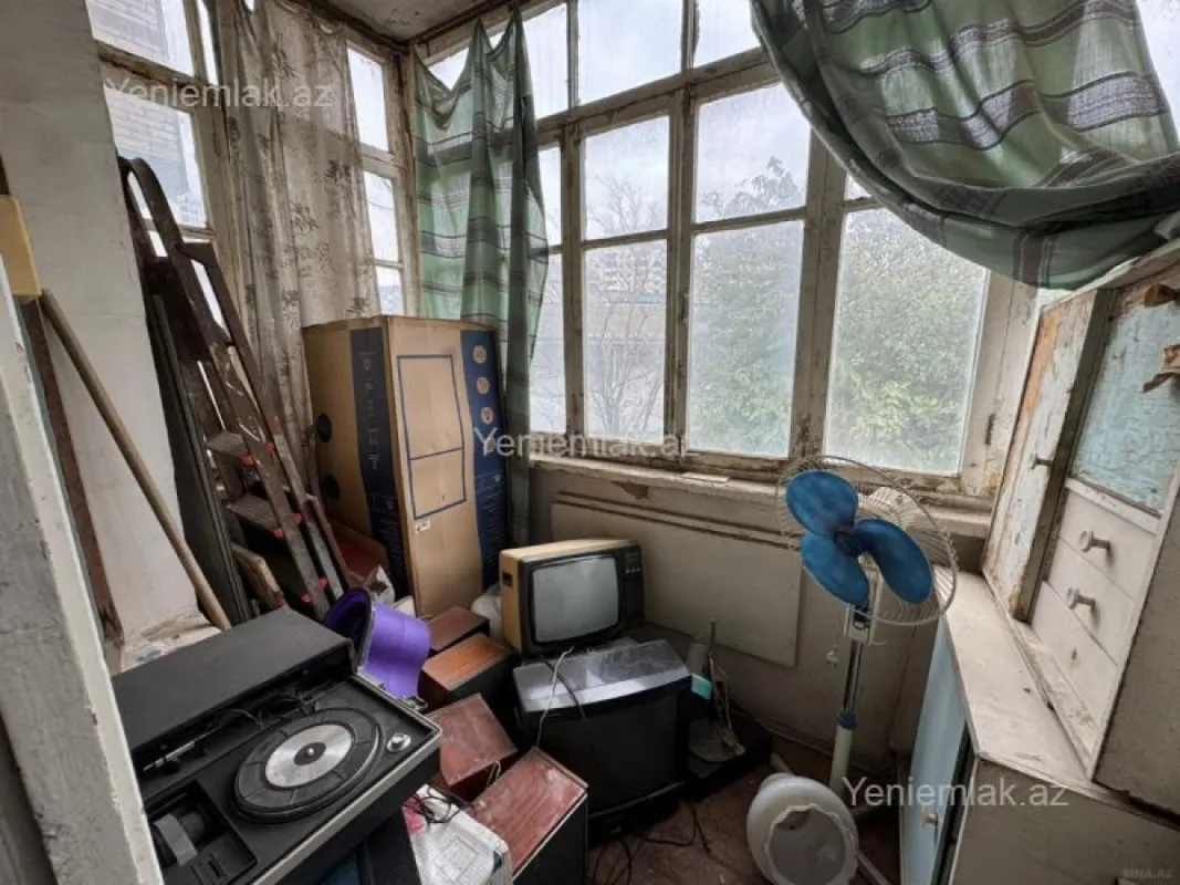 Satılır 2 otaqlı köhnə tikili 65 m²