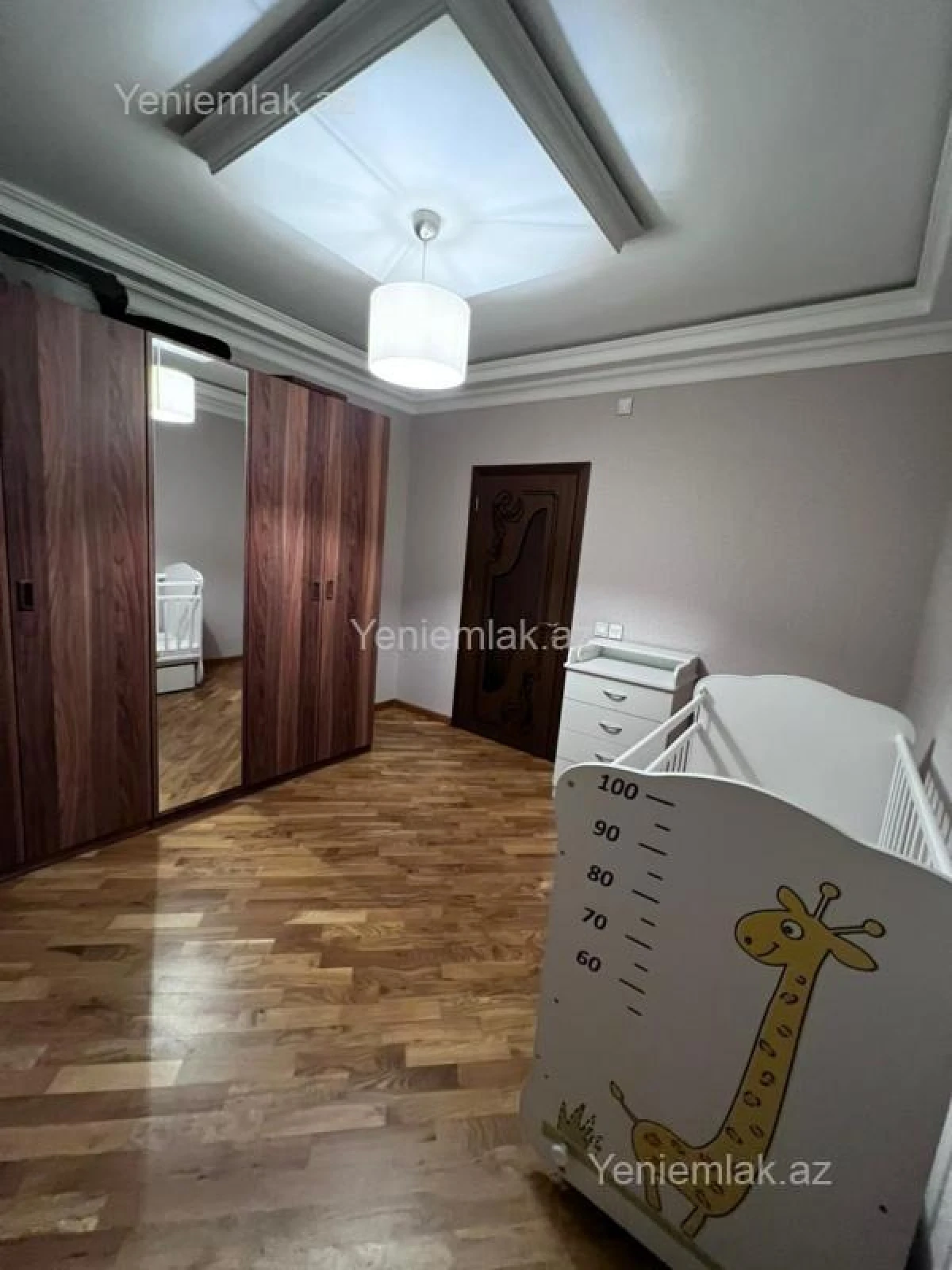 Satılır köhnə tikili 85 m²
