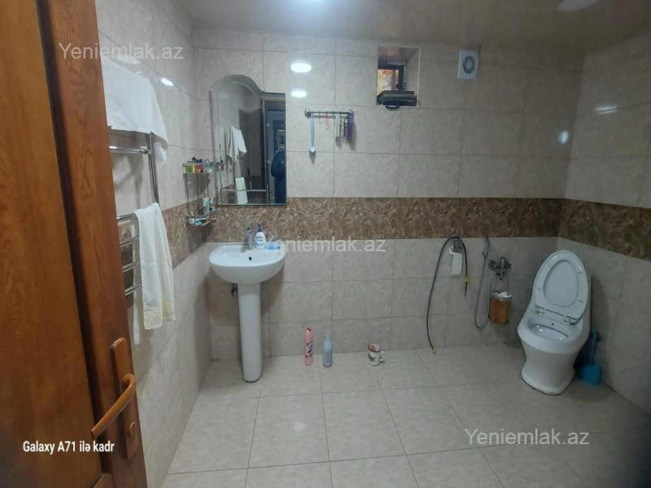 Satılır 4 otaqlı həyət evi 200 m²