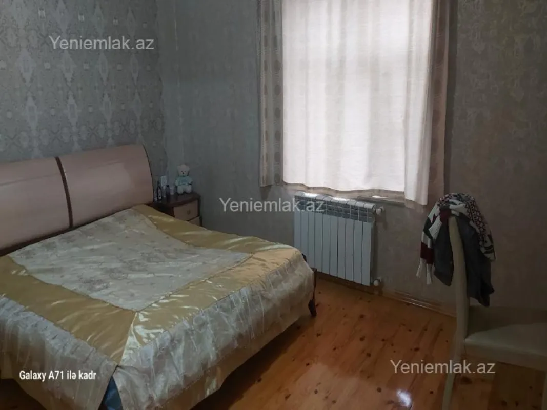 Satılır 4 otaqlı həyət evi 200 m²