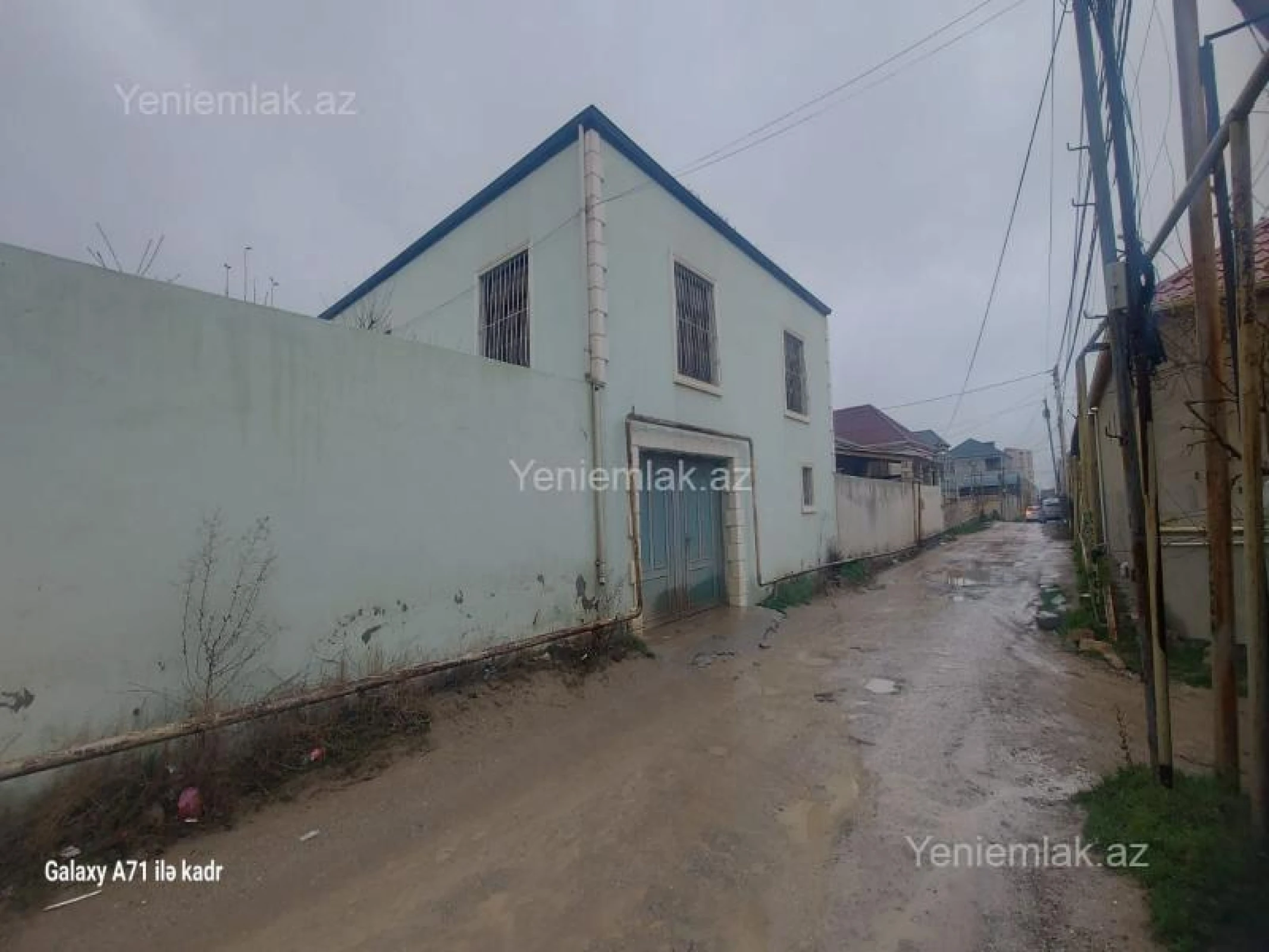 Satılır 4 otaqlı həyət evi 200 m²