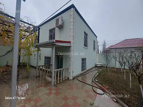 Satılır 4 otaqlı həyət evi 200 m²