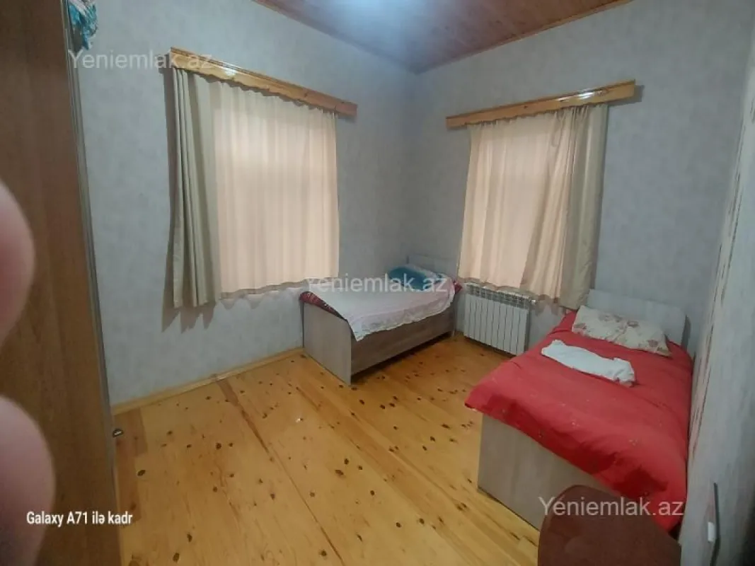 Satılır 4 otaqlı həyət evi 200 m²