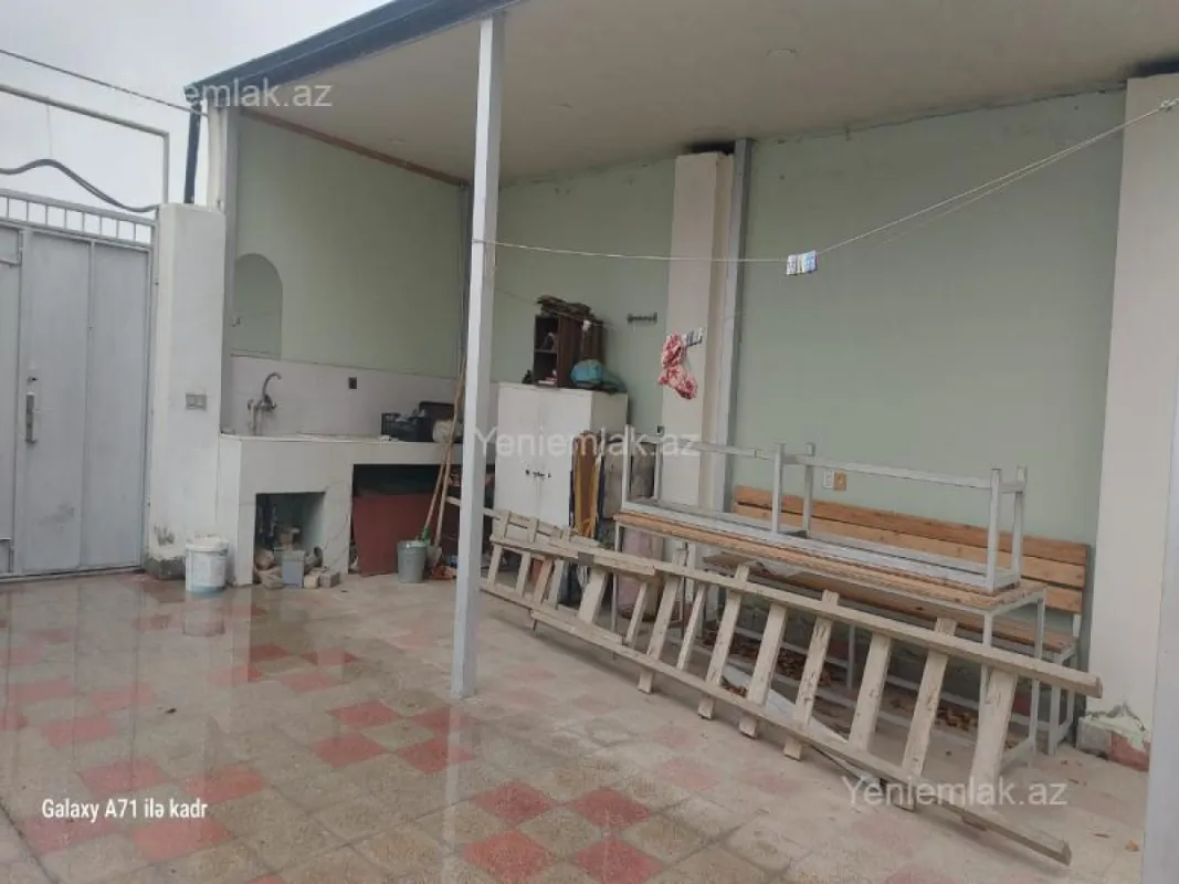 Satılır 4 otaqlı həyət evi 200 m²