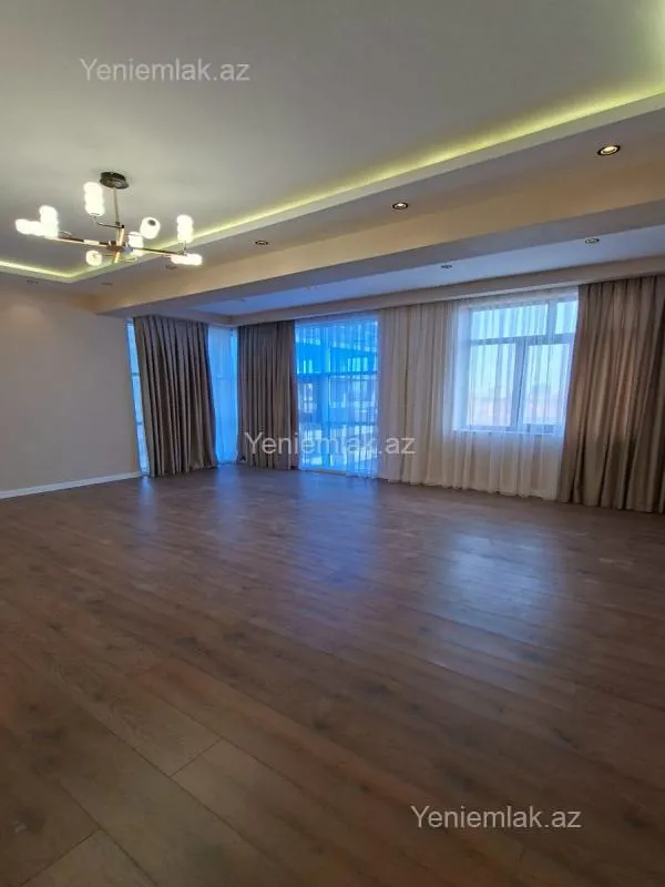 Satılır 3 otaqlı yeni tikili 131 m²