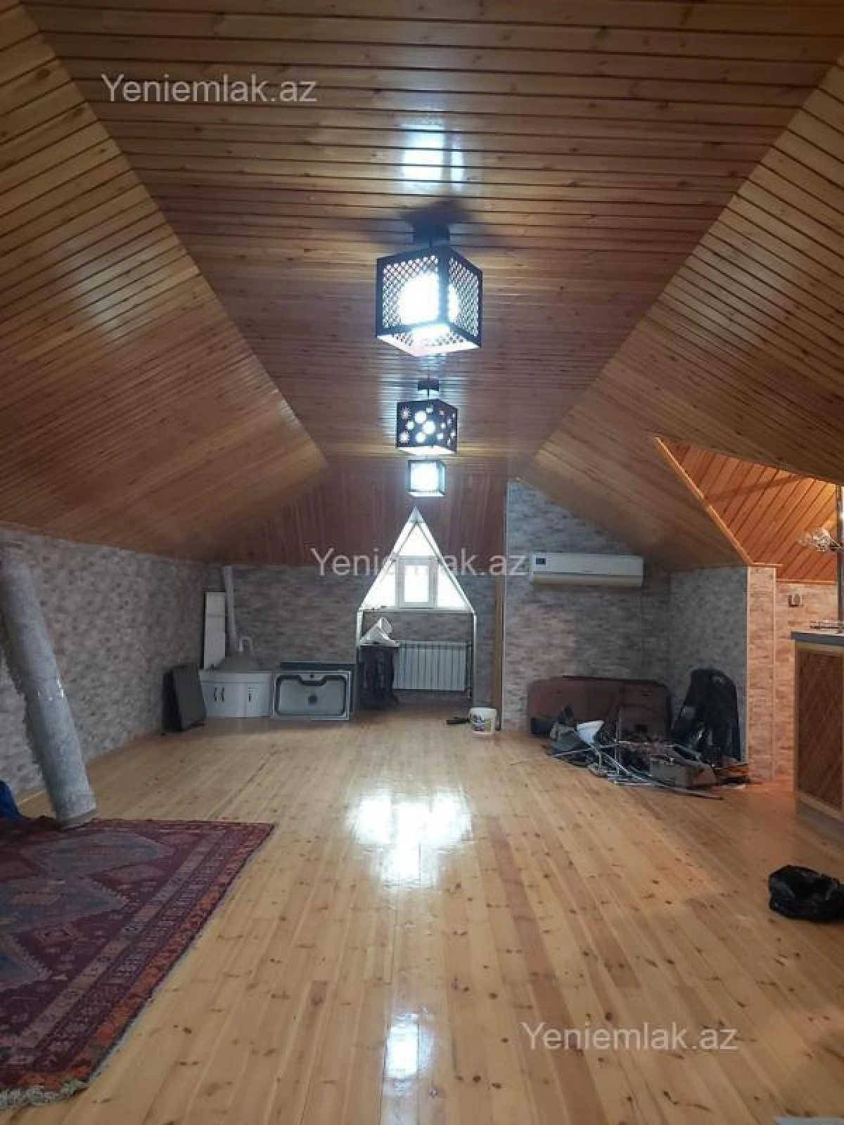 Satılır 10 otaqlı həyət evi 341 m²