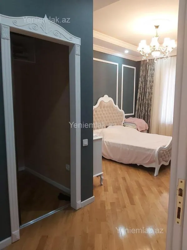 Satılır 10 otaqlı həyət evi 341 m²
