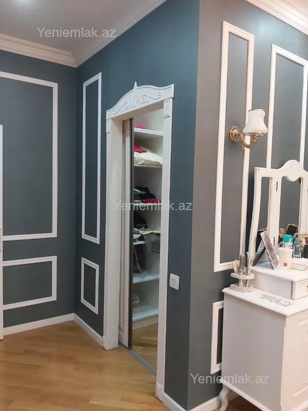 Satılır 10 otaqlı həyət evi 341 m²