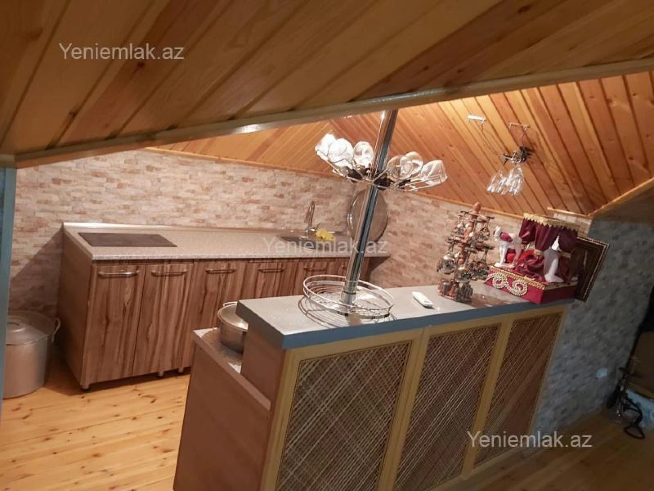 Satılır 10 otaqlı həyət evi 341 m²