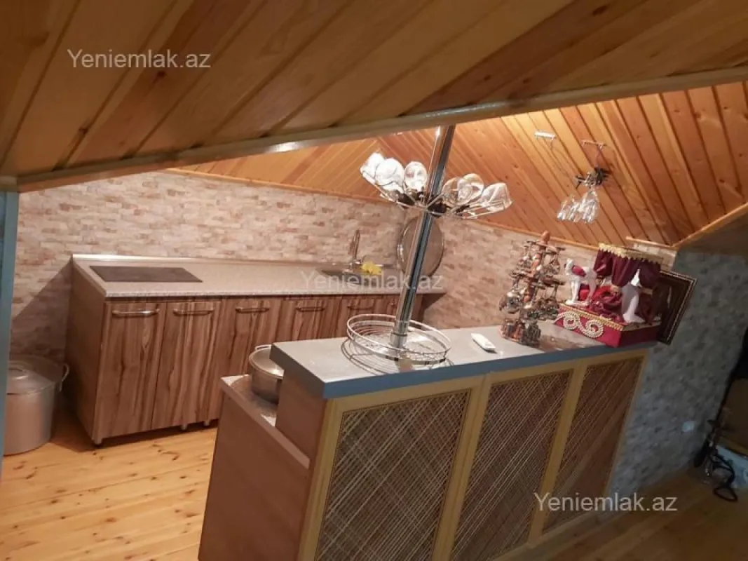 Satılır 10 otaqlı həyət evi 341 m²